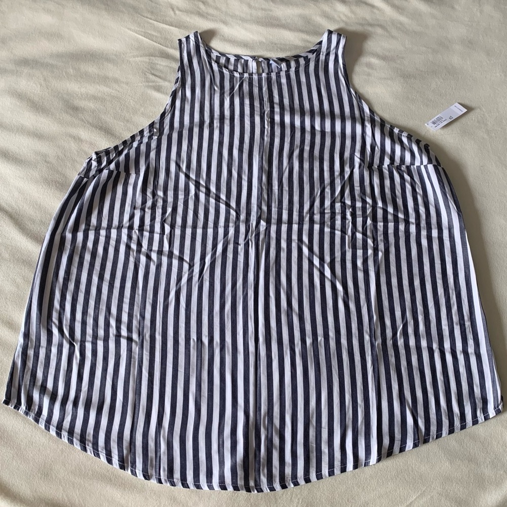 NWT flowy tank